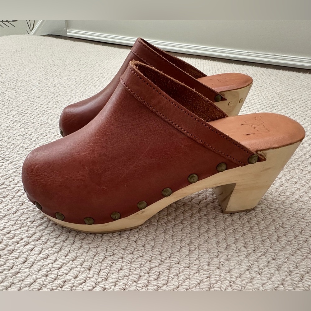 Beek Woodpecker Clogs. Saddle. Size7. - Picture 4 of 6